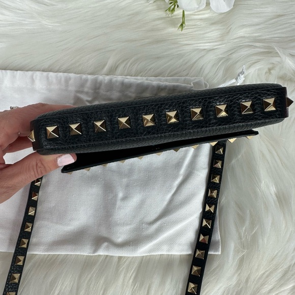 Valentino Black ROCKSTUD GRAINY CALFSKIN POUCH Crossbody - Picture 9 of 12